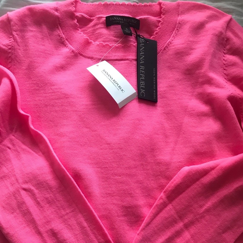 Banana Republic scalloped crew neck sweater